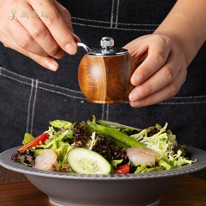 NATURSMAK – Salt- och pepparkvarn i trä med bricka