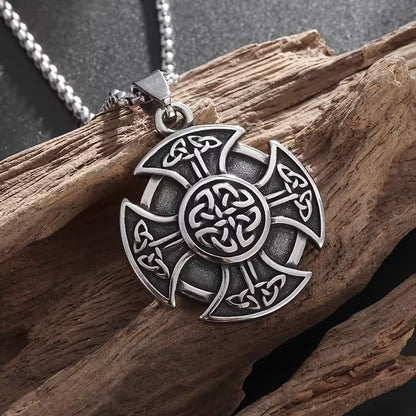 SKÖLDRO – Halsband med vikingakors och keltisk knut (unisex)